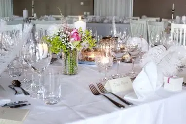 bröllop göteborg vacker bröllopsdukning i göteborg